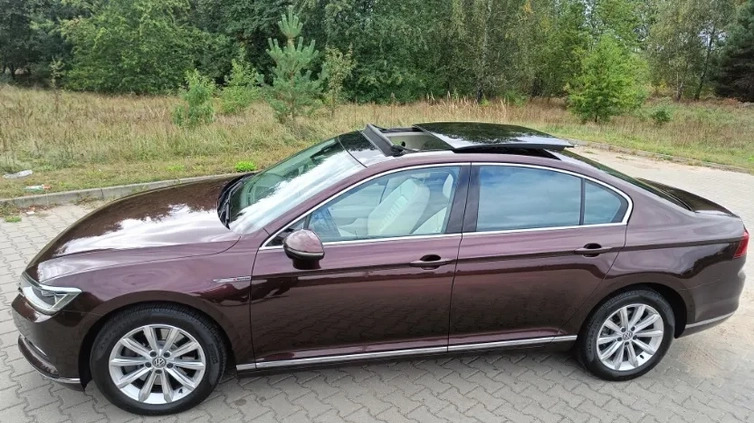 Volkswagen Passat cena 67900 przebieg: 246565, rok produkcji 2016 z Bełchatów małe 79